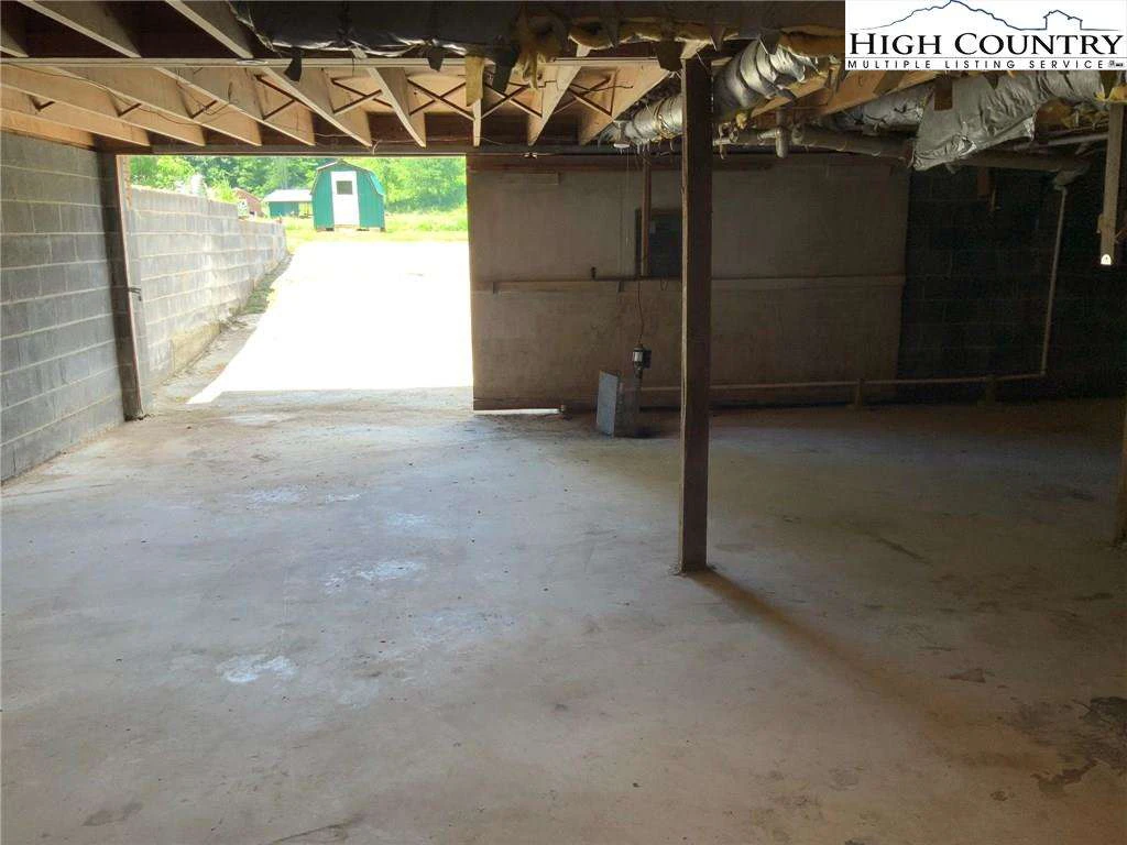 Image number 15 for the current listing