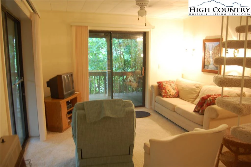 Image number 12 for the current listing
