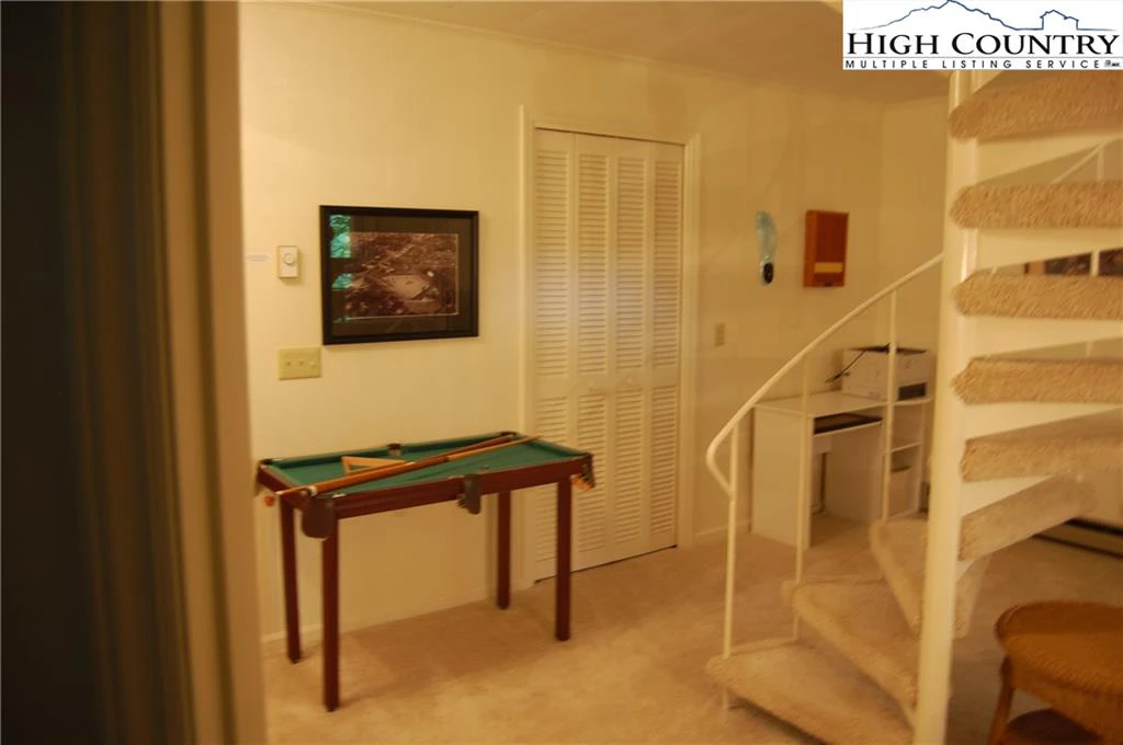 Image number 11 for the current listing