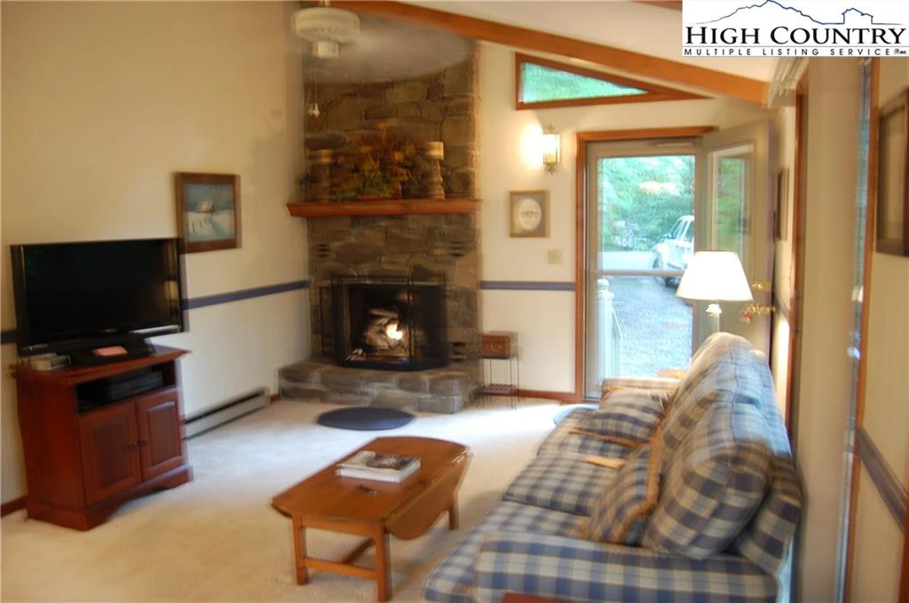 Image number 19 for the current listing