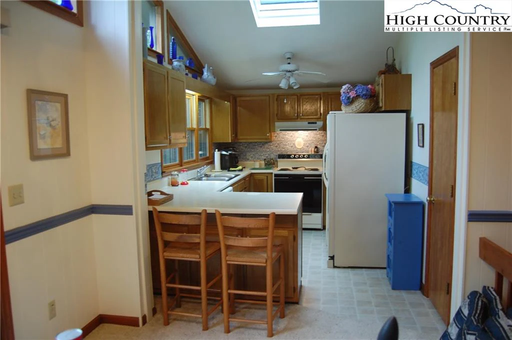 Image number 18 for the current listing