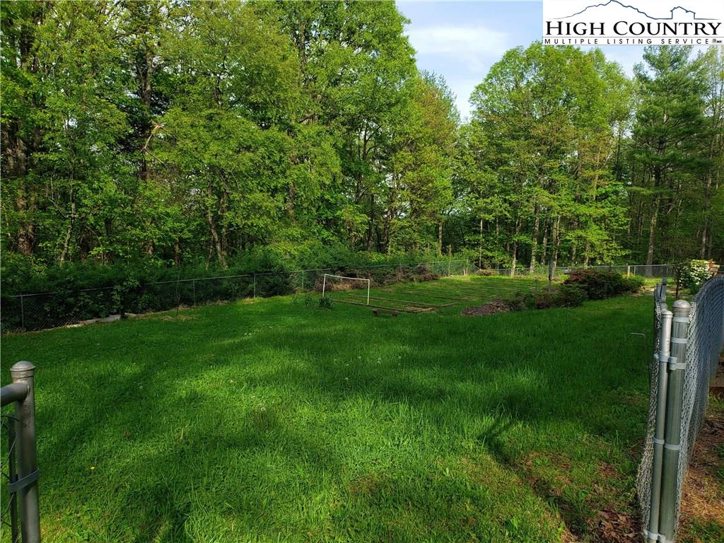 Image number 15 for the current listing