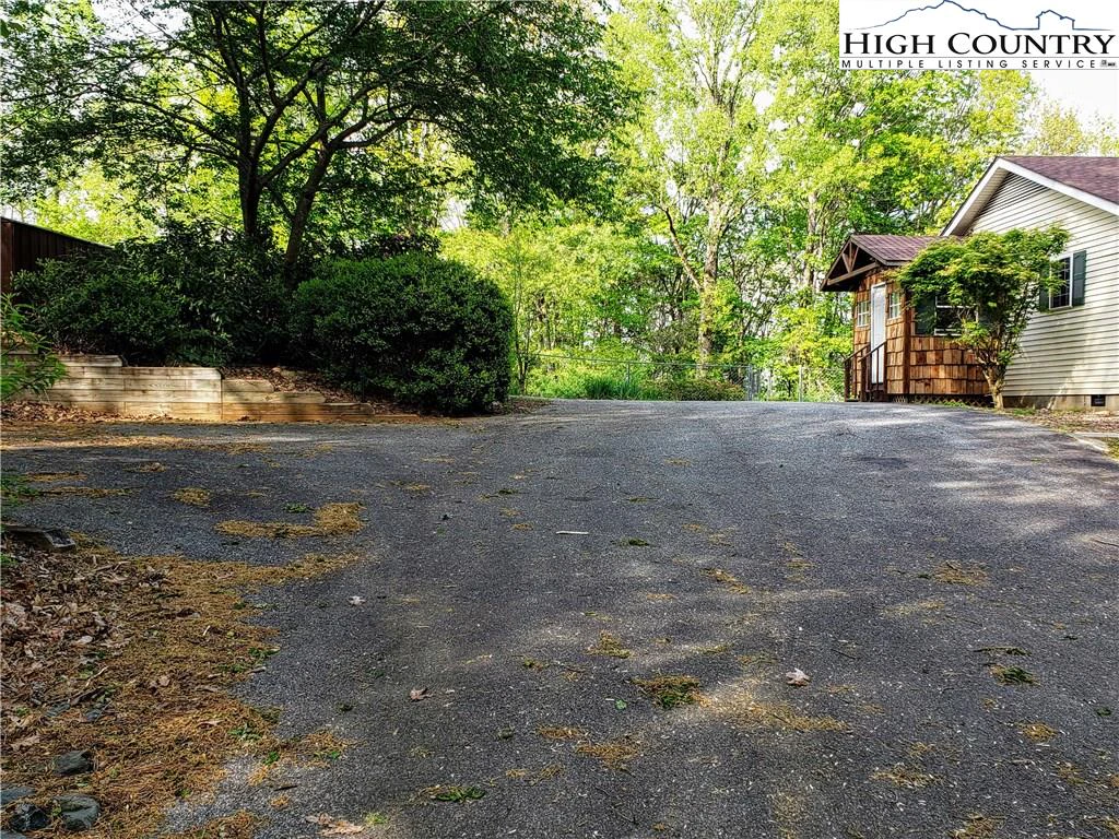 Image number 18 for the current listing