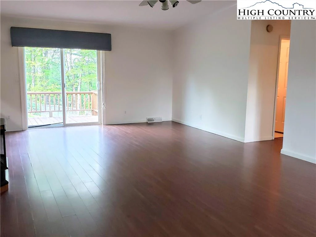 Image number 21 for the current listing