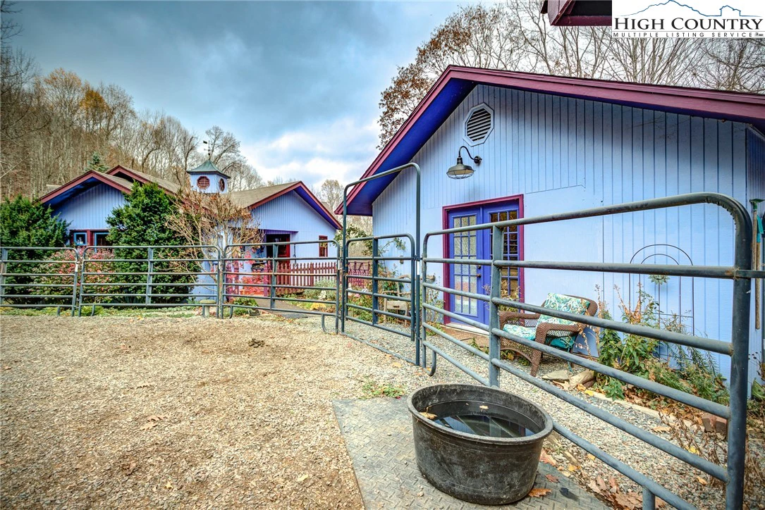Image number 4 for the current listing