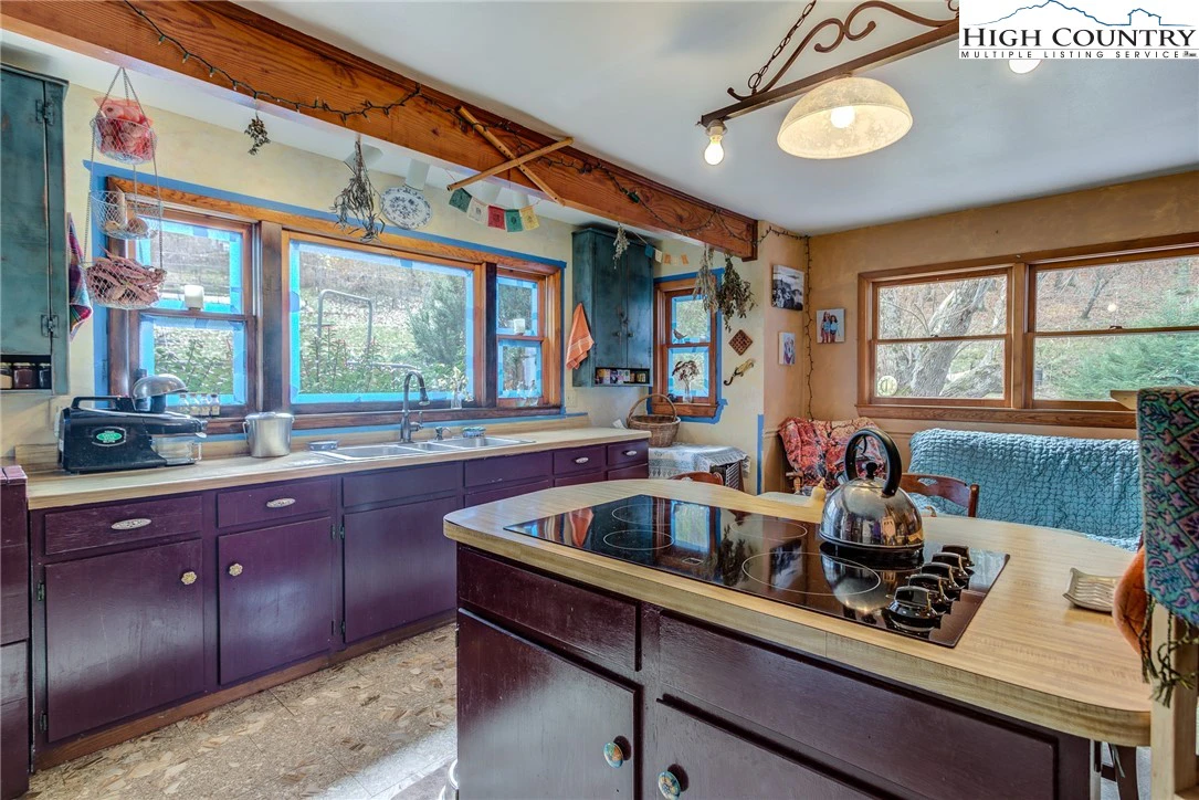 Image number 9 for the current listing