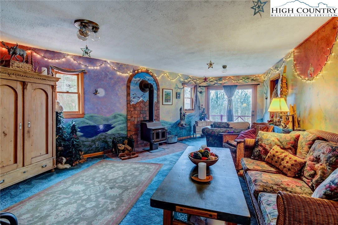 Image number 13 for the current listing