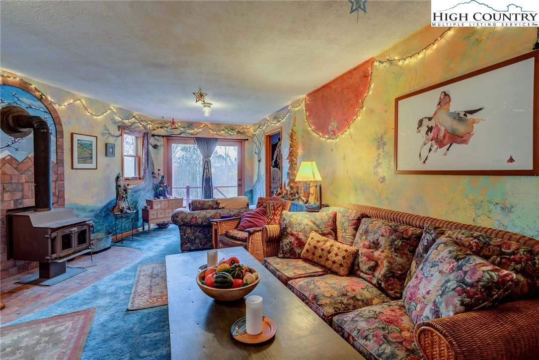 Image number 14 for the current listing