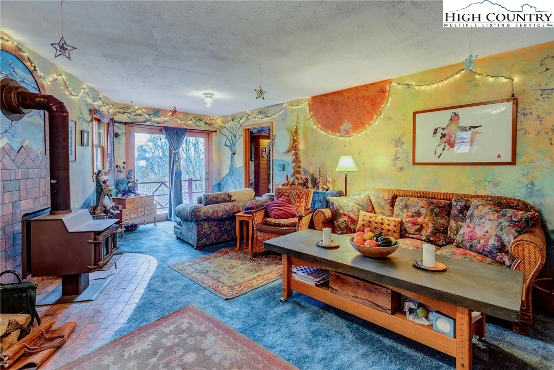 Image number 15 for the current listing