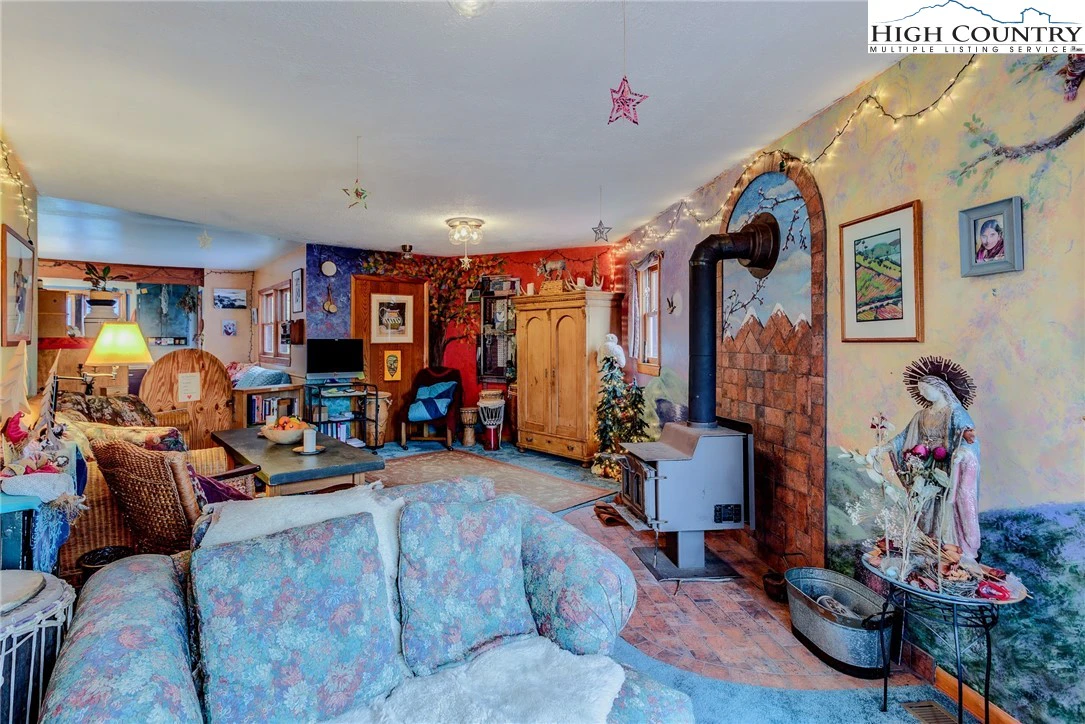 Image number 16 for the current listing