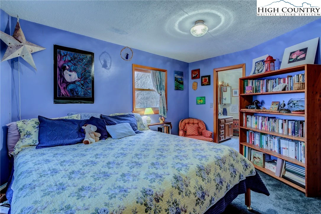 Image number 18 for the current listing