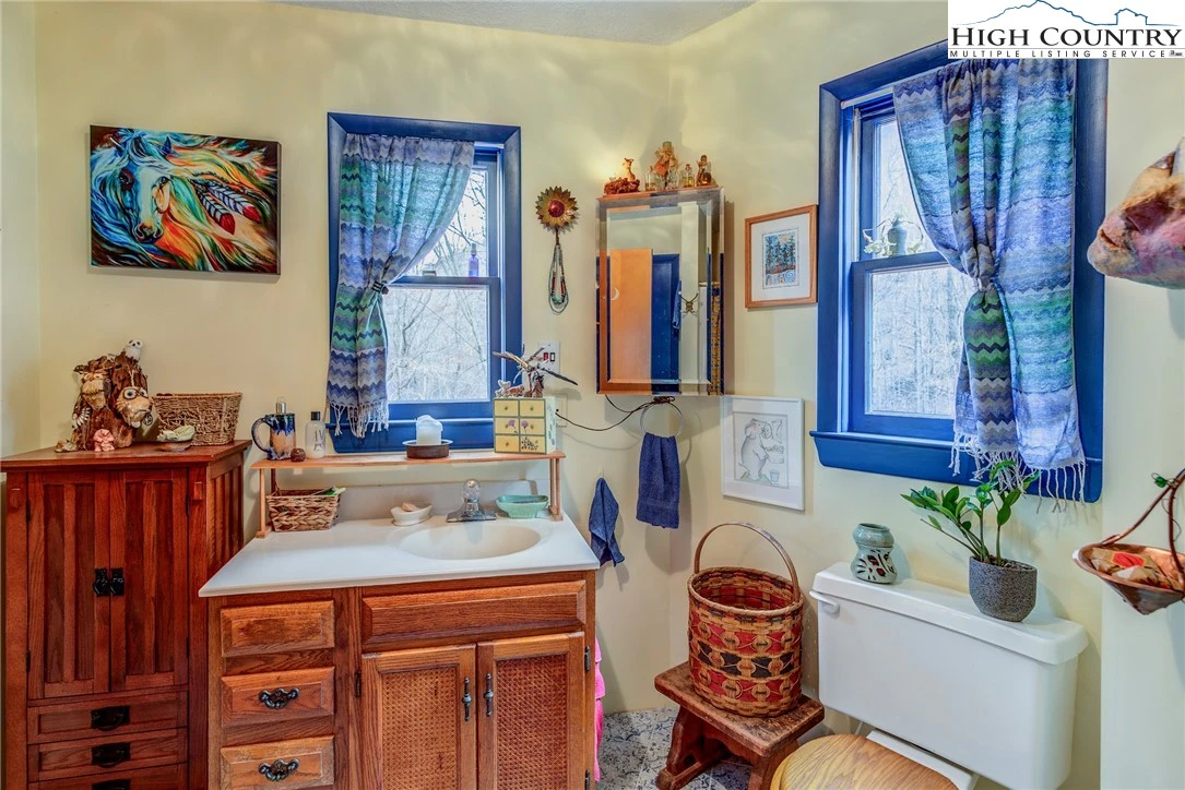 Image number 21 for the current listing