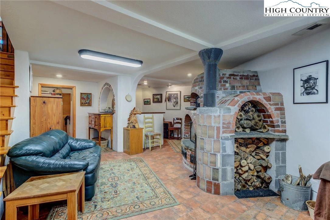 Image number 22 for the current listing