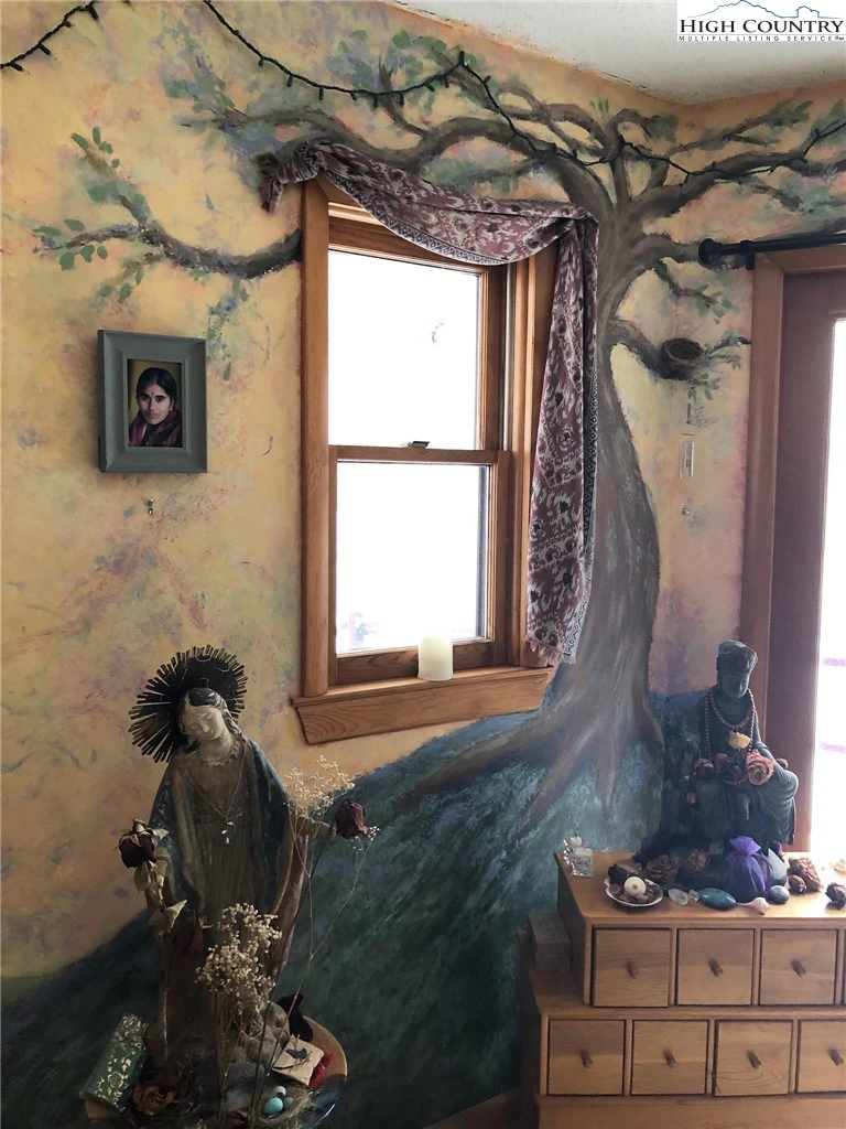 Image number 17 for the current listing