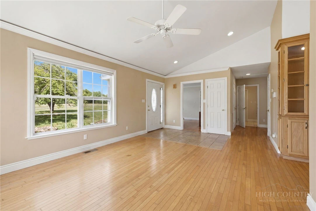 Image number 12 for the current listing