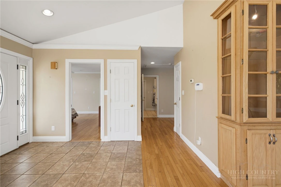 Image number 14 for the current listing