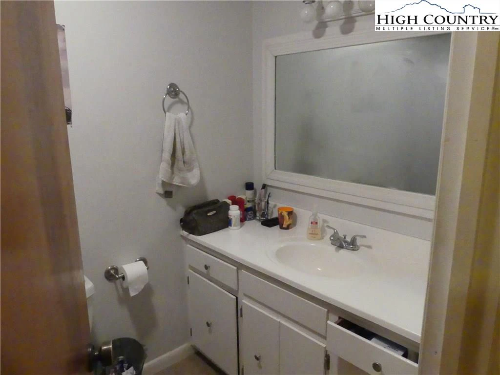 Image number 7 for the current listing