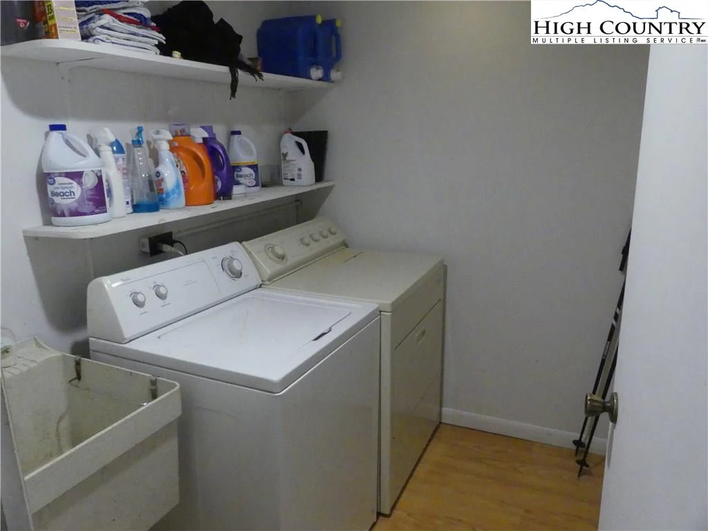 Image number 3 for the current listing
