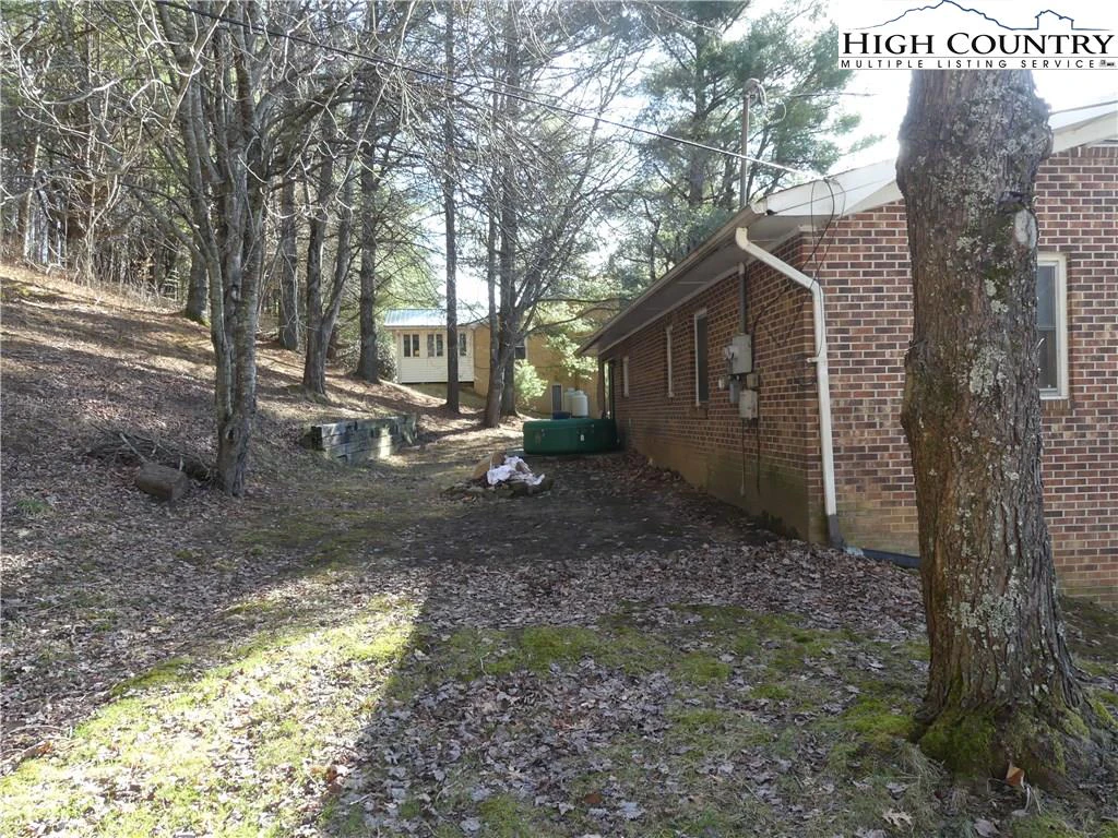 Image number 17 for the current listing