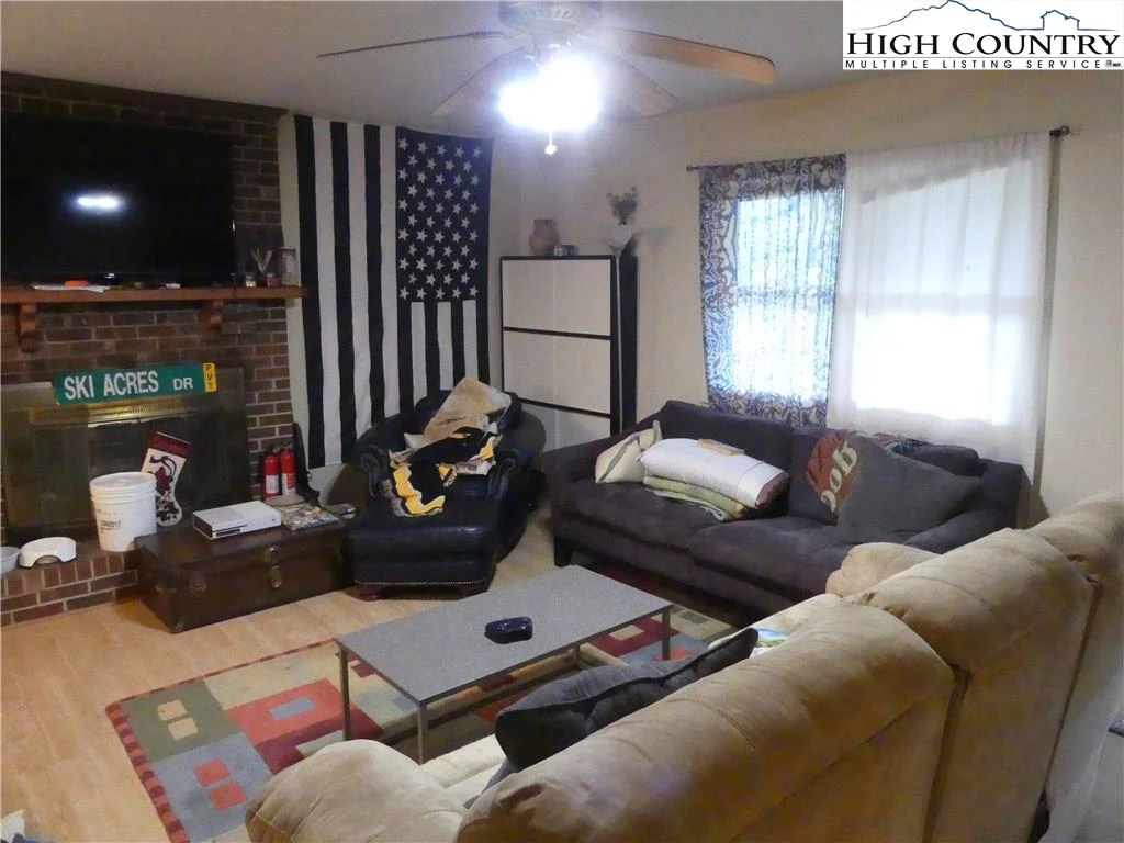 Image number 13 for the current listing