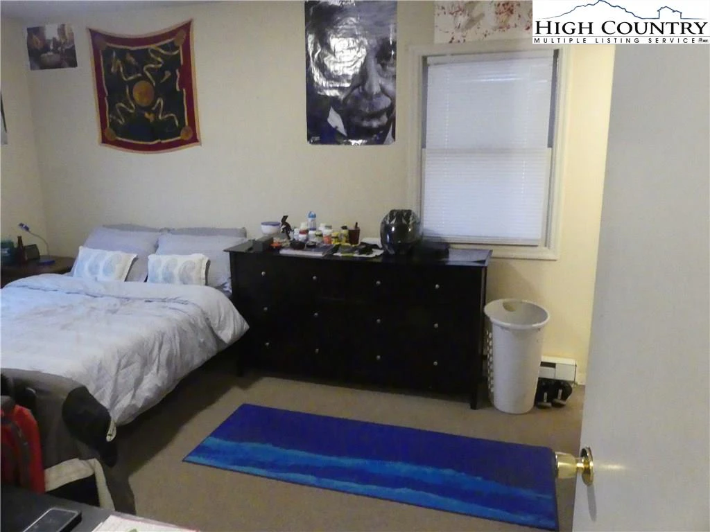 Image number 2 for the current listing