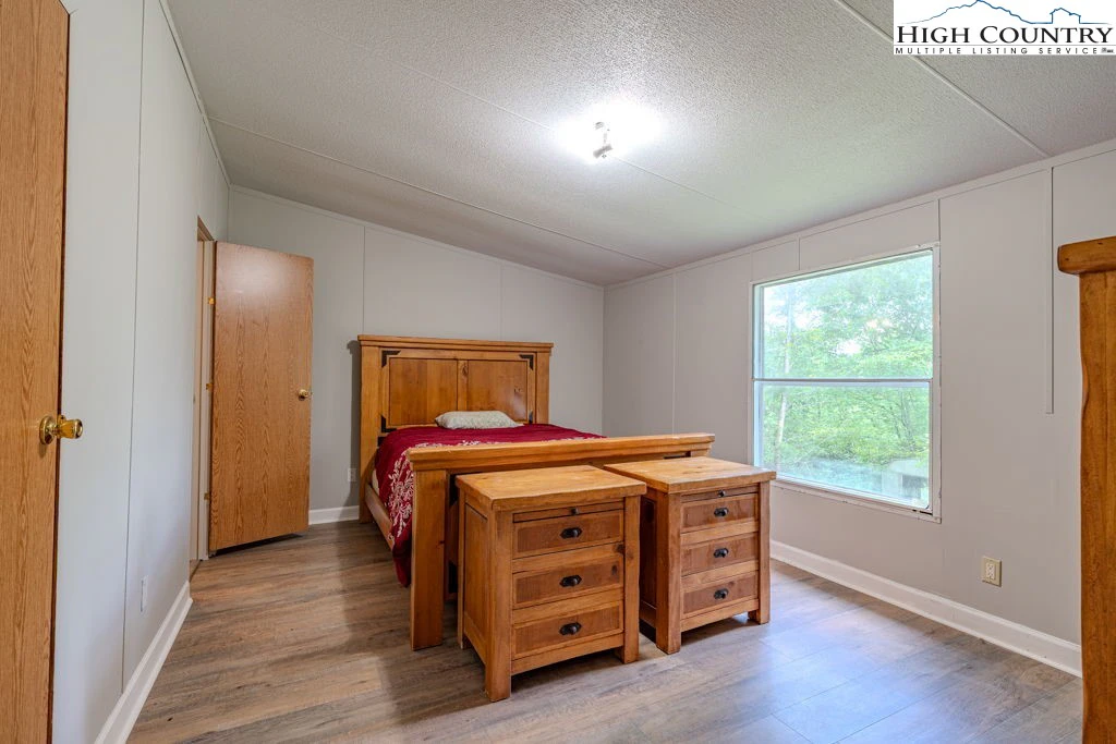 Image number 4 for the current listing