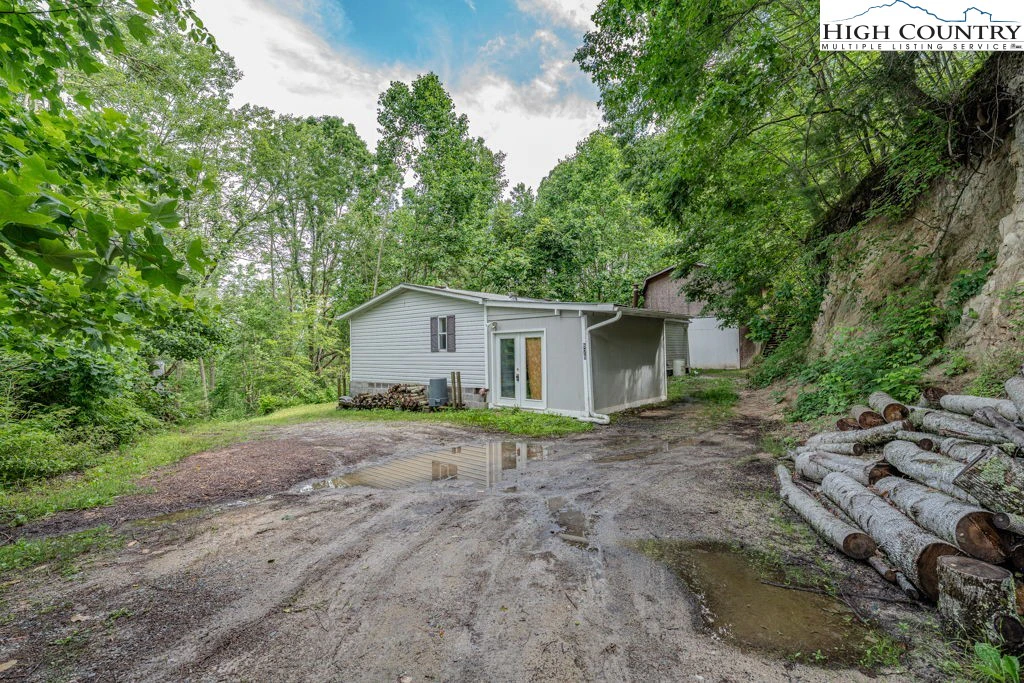 Image number 31 for the current listing