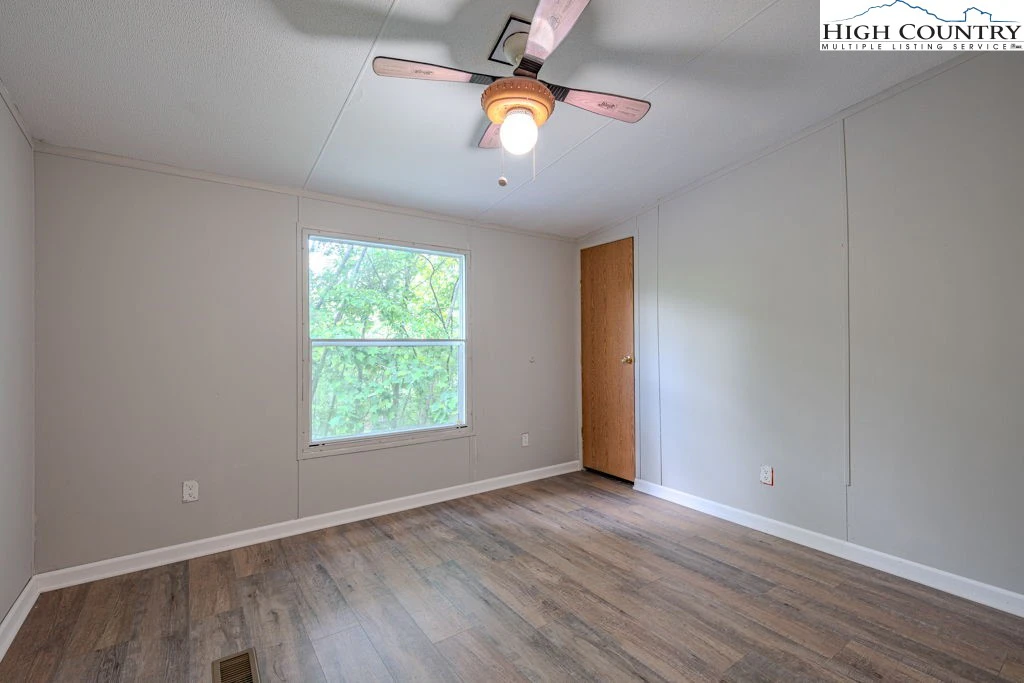 Image number 12 for the current listing