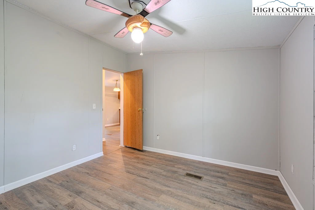 Image number 2 for the current listing