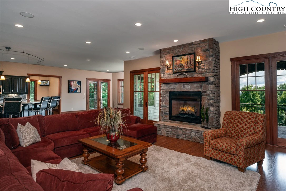 Image number 13 for the current listing