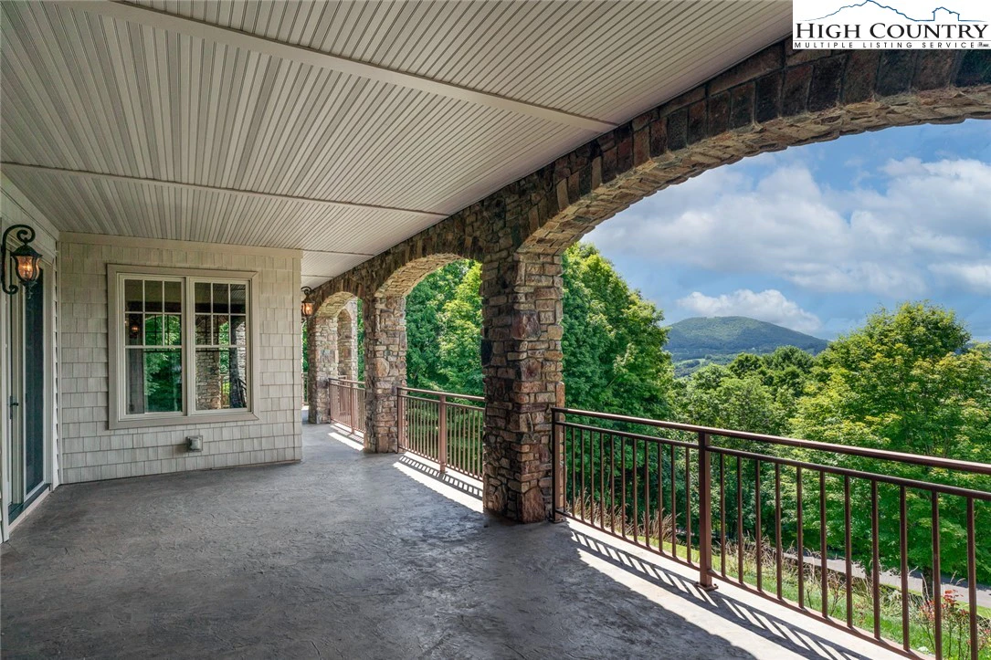 Image number 15 for the current listing