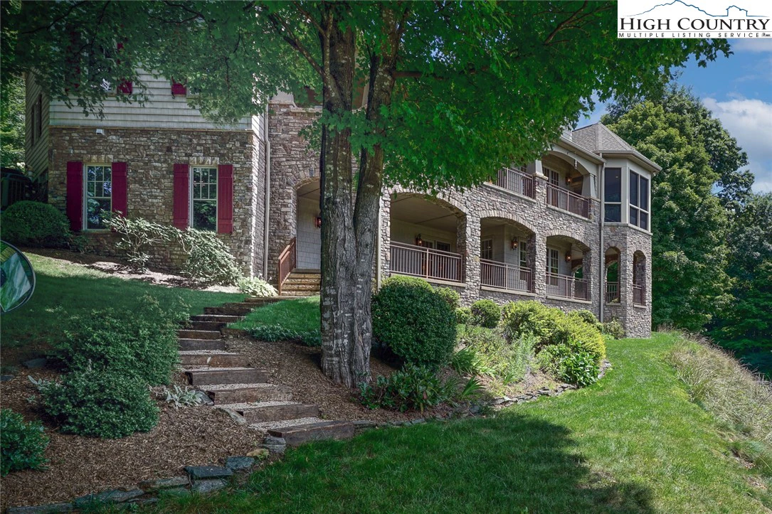 Image number 16 for the current listing