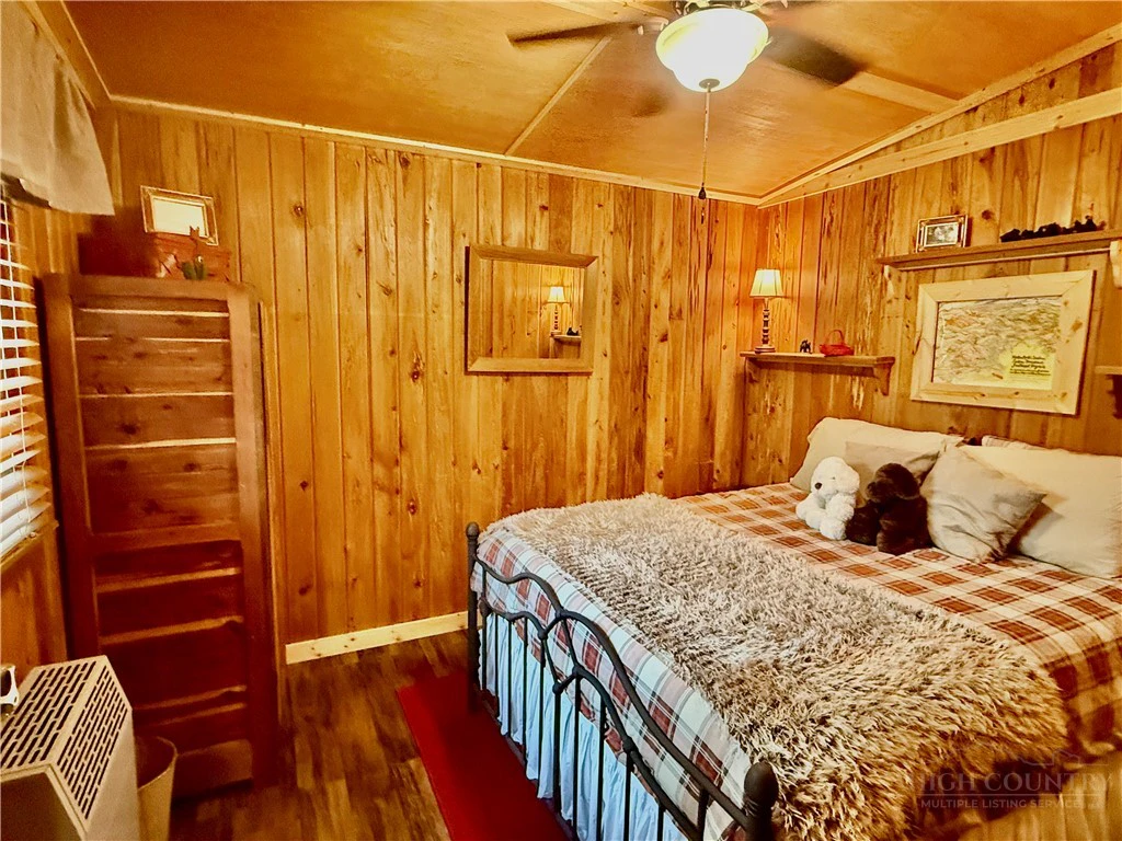 Image number 3 for the current listing