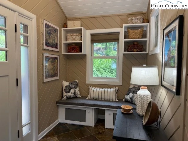 Image number 13 for the current listing