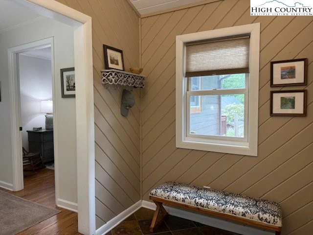 Image number 12 for the current listing