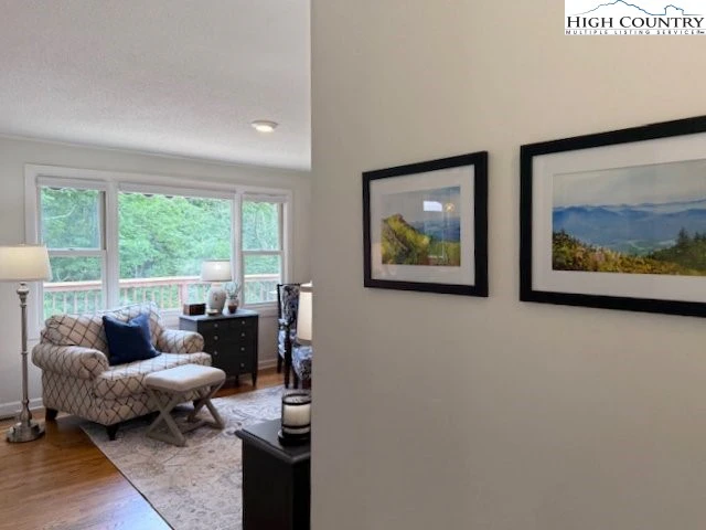 Image number 9 for the current listing