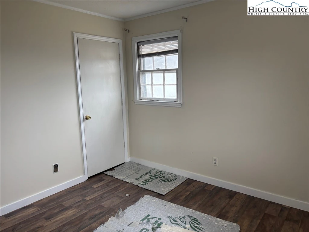 Image number 14 for the current listing