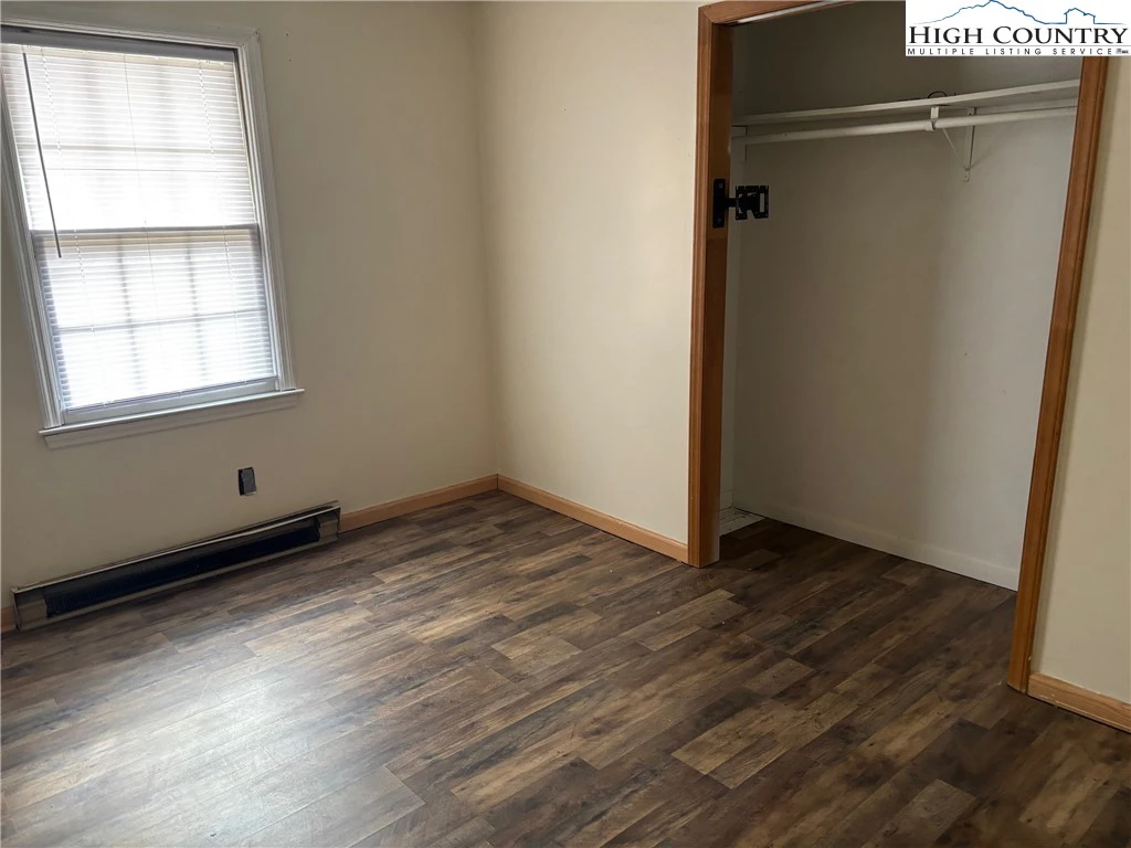 Image number 2 for the current listing