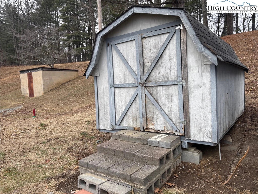 Image number 12 for the current listing