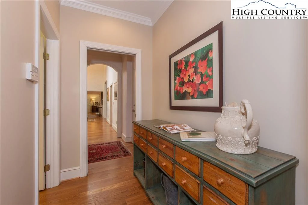 Image number 5 for the current listing