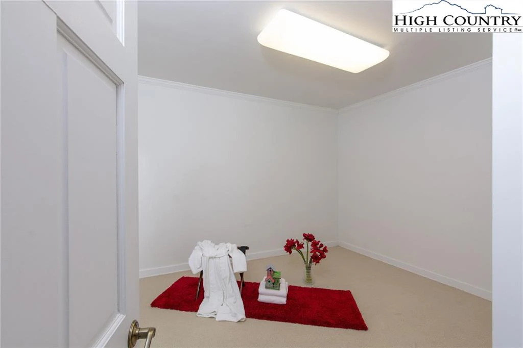 Image number 13 for the current listing