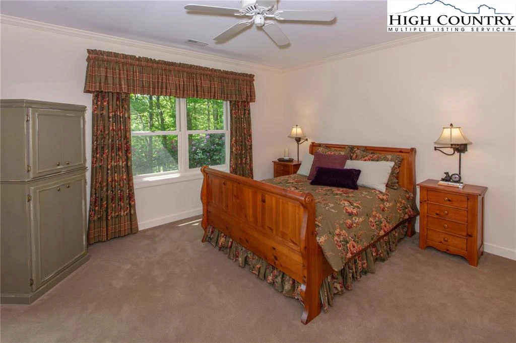 Image number 2 for the current listing