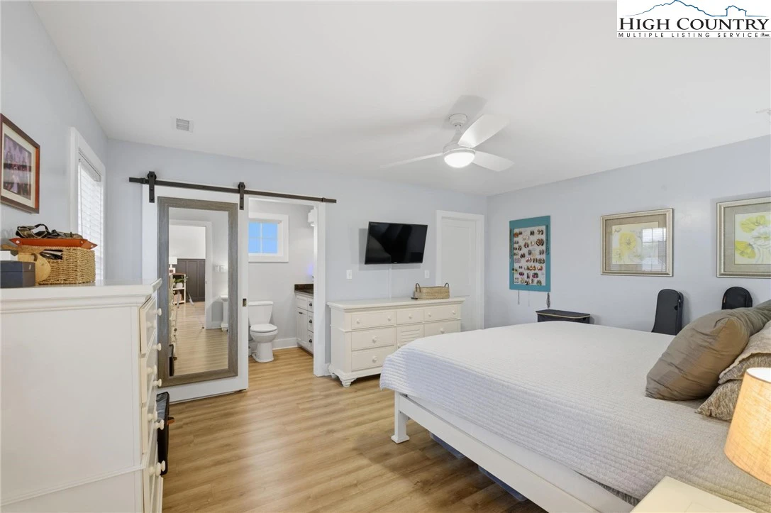 Image number 3 for the current listing