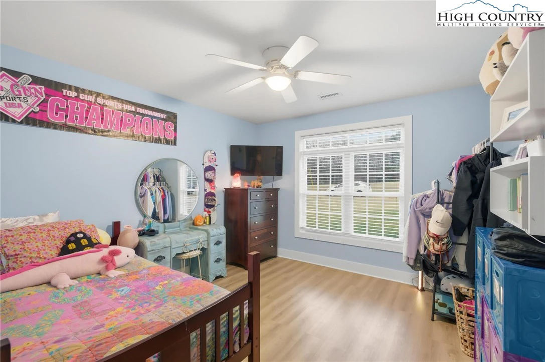 Image number 5 for the current listing