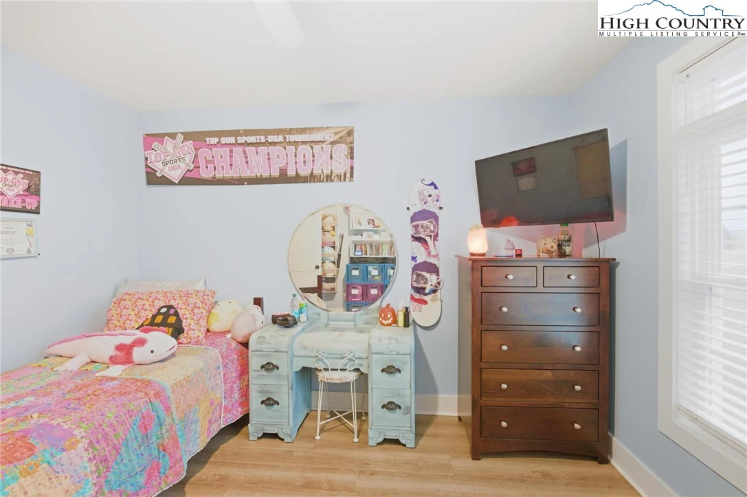 Image number 7 for the current listing