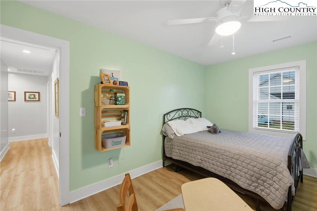 Image number 8 for the current listing