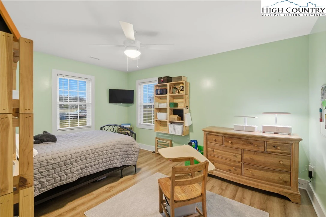 Image number 9 for the current listing