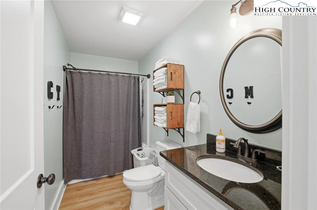 Image number 2 for the current listing