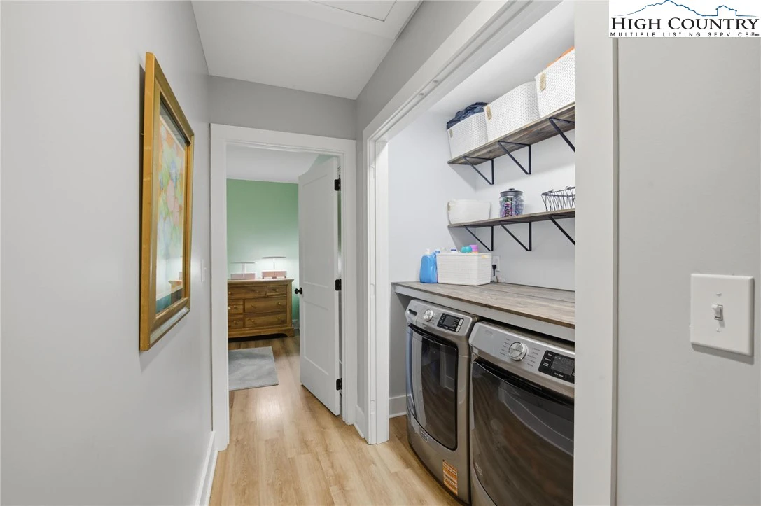 Image number 14 for the current listing