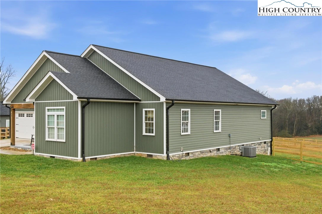 Image number 15 for the current listing
